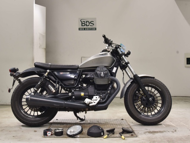 Moto Guzzi V9 BOBBER 2017