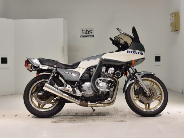 Honda HORNET CB900F 2022