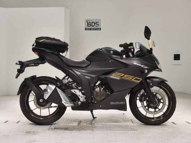 Suzuki GIXXER250SF