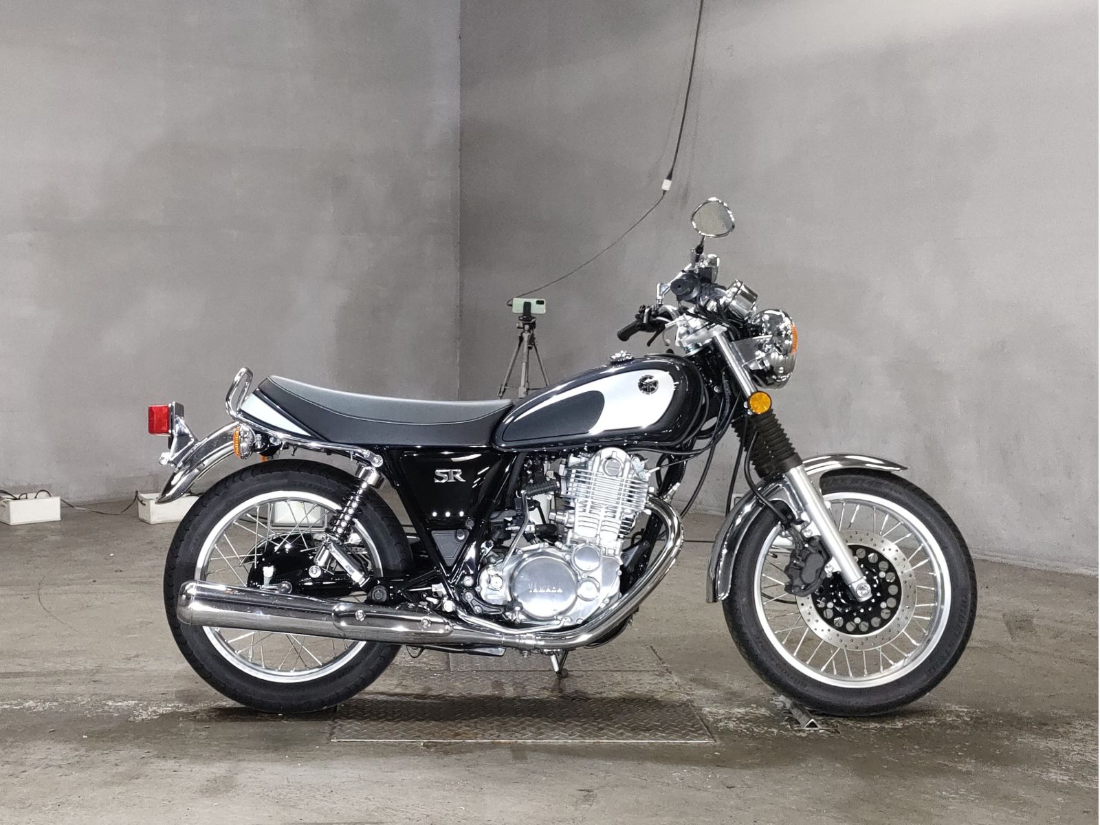 Yamaha SR400 2021