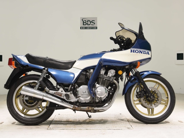 Honda HORNET CB900F 2024