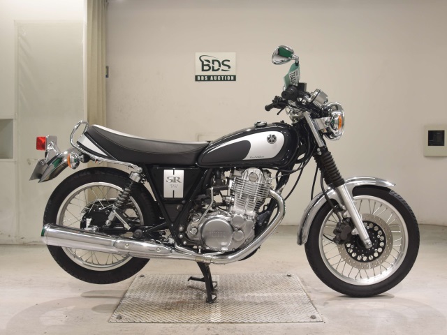 Yamaha SR400 2021