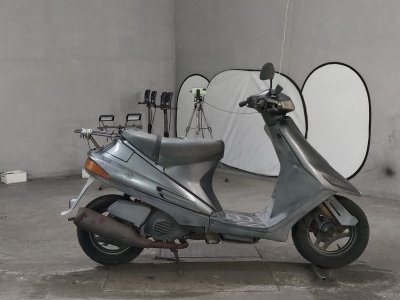 Suzuki ADDRESS V100