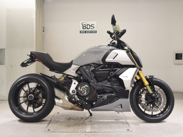 Ducati DIAVEL 1260S 2021