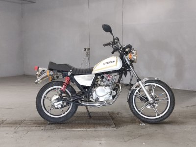 Suzuki GN125 2011