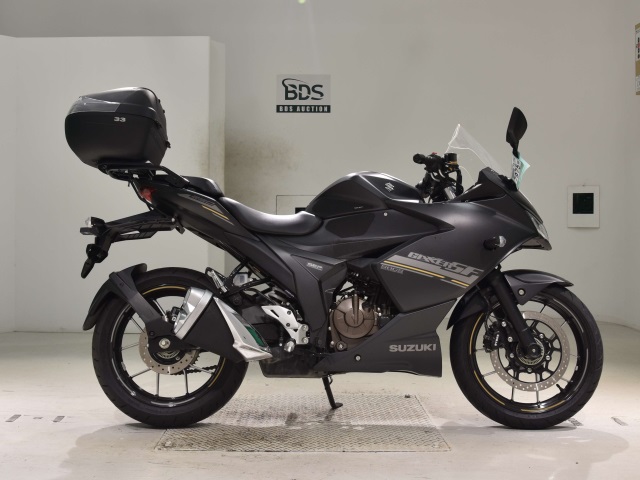 Suzuki GIXXER250SF