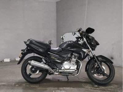 Suzuki GSR250