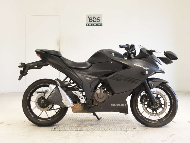 Suzuki GIXXER250SF