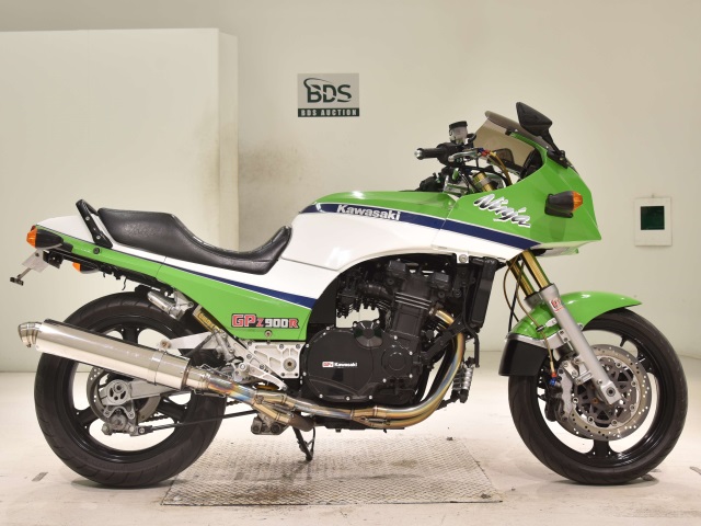 Kawasaki GPZ900R 1988