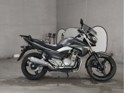 Suzuki GSR250S