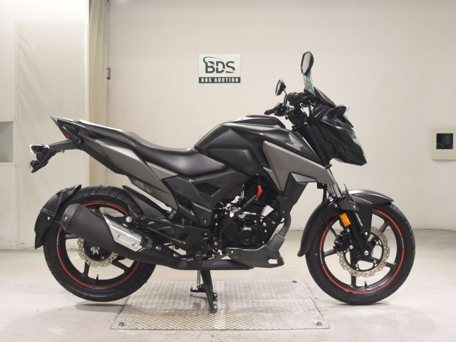 Honda X-BLADE 2022