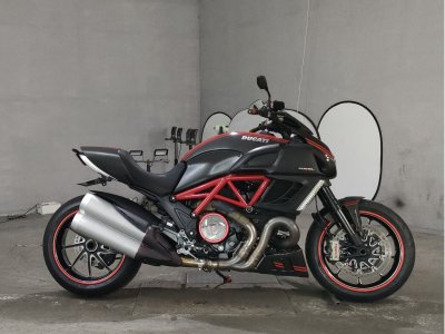 Ducati DIAVEL CARBON 2011