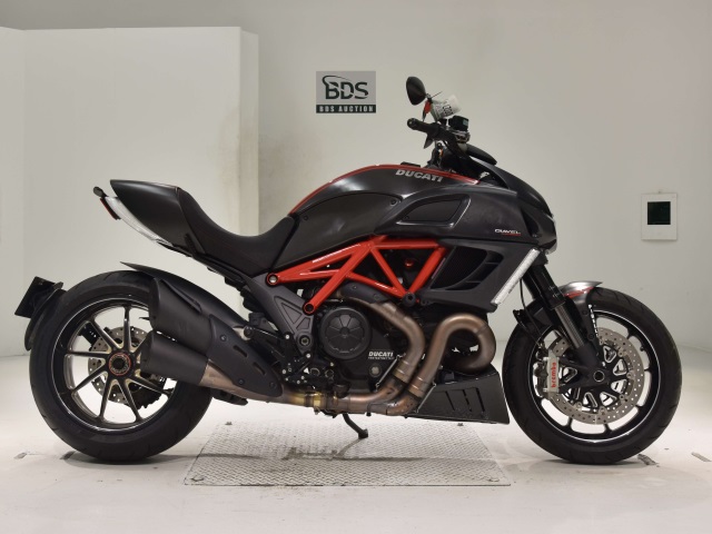 Ducati DIAVEL CARBON 2011