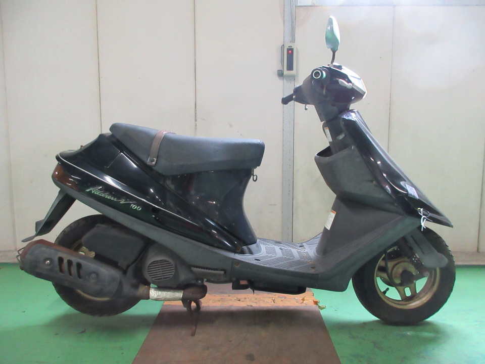 Suzuki ADDRESS V100