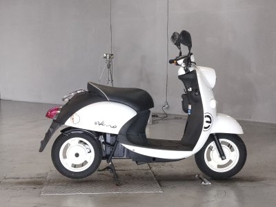 Yamaha E-VINO 2015