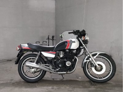 Yamaha XJ550