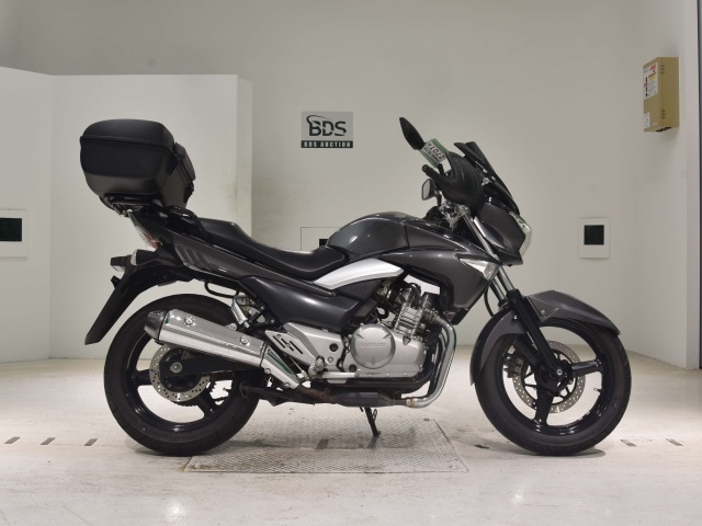 Suzuki GSR250