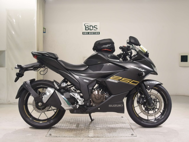 Suzuki GIXXER250SF
