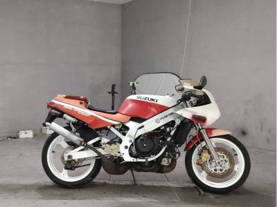 Suzuki RGV250 GAMMA