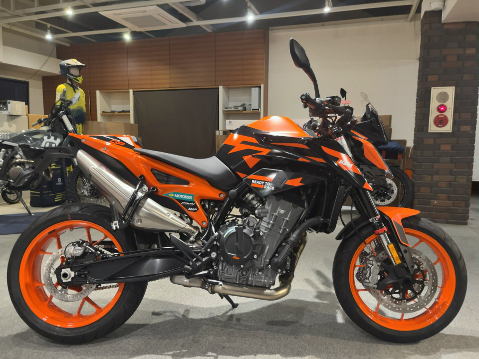 KTM 890 DUKE GP 2023