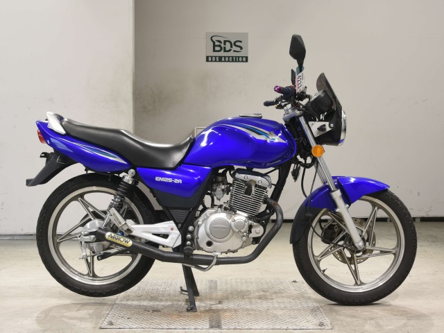 Suzuki EN125 2011