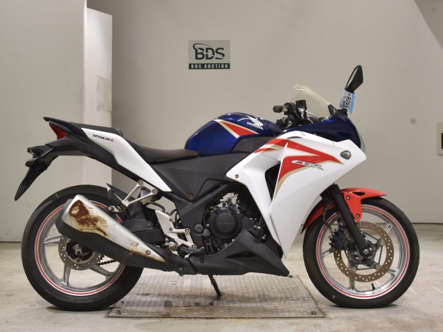 Honda CBR250R 2011