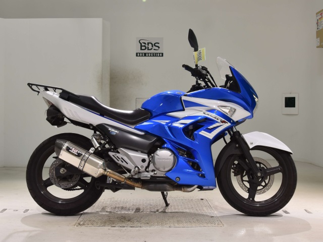 Suzuki GSR250F