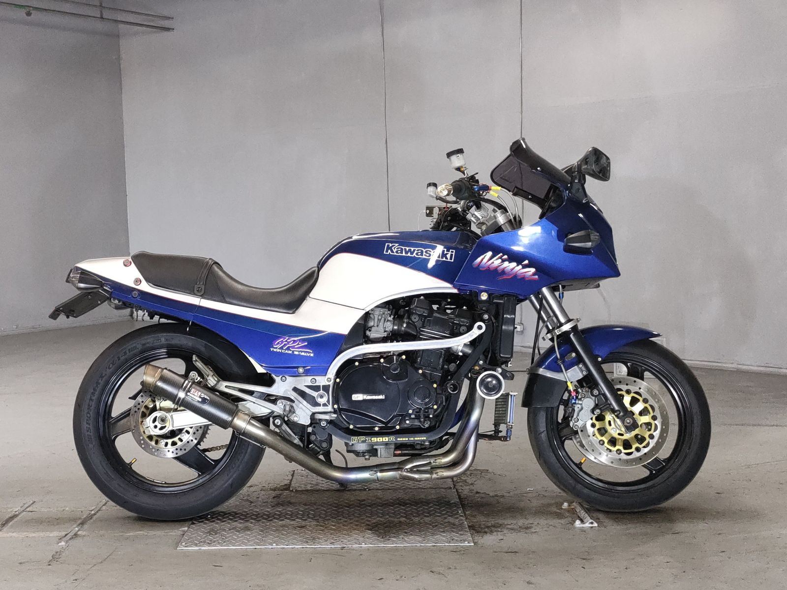 Kawasaki GPZ900R 1994