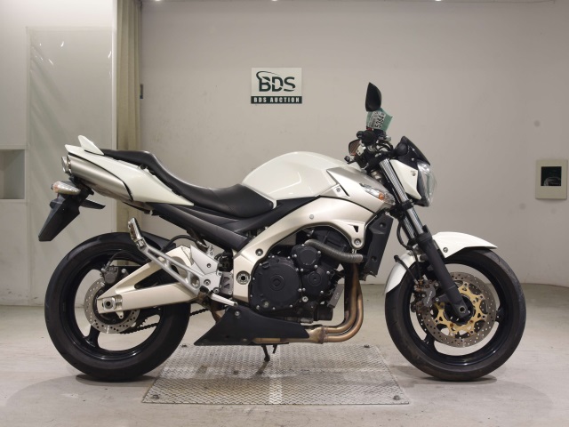 Suzuki GSR400 2011
