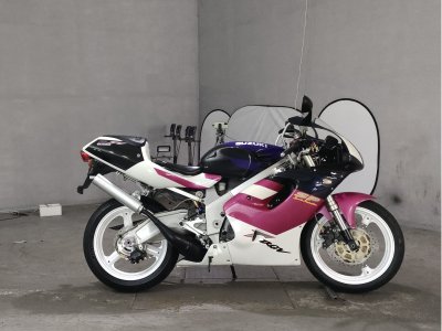 Suzuki RGV250 GAMMA