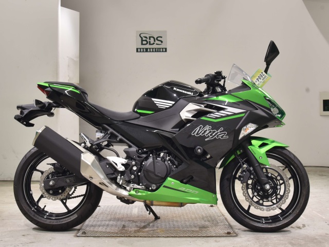 Kawasaki NINJA400 2025