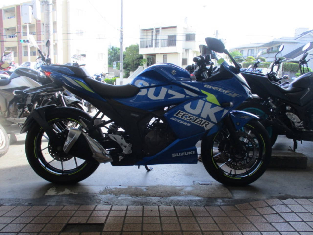 Suzuki GIXXER250SF