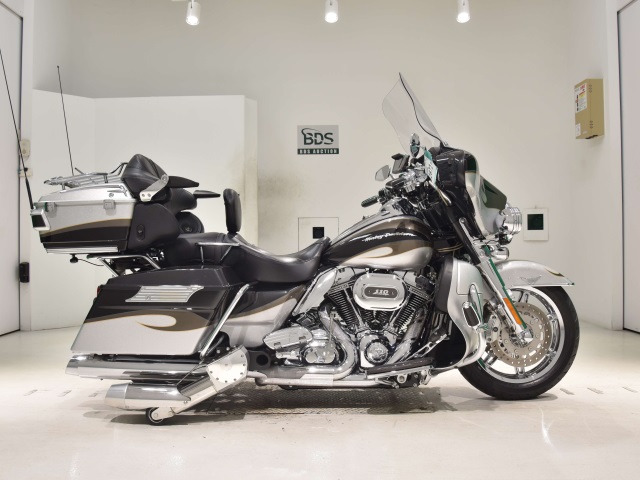 HD FLHTCUSE1800 CVO 2013