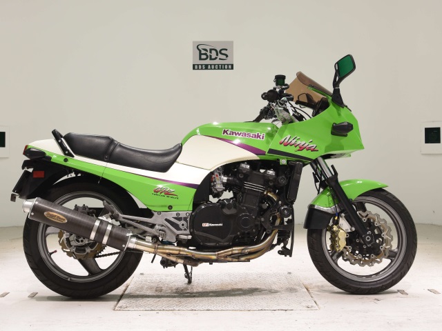 Kawasaki GPZ900R 1999