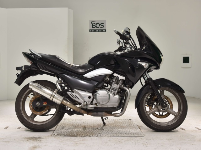 Suzuki GSR250S