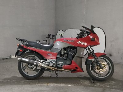Kawasaki GPZ900R 2001
