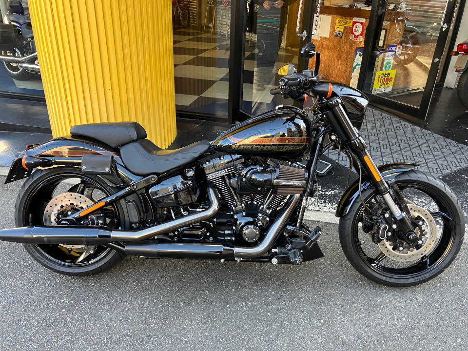 HD BREAKOUT FXSB1800 2017