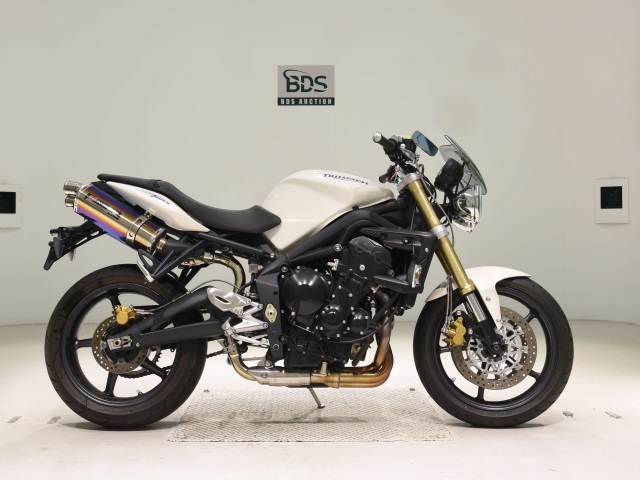 Triumph STREET TRIPLE 2010