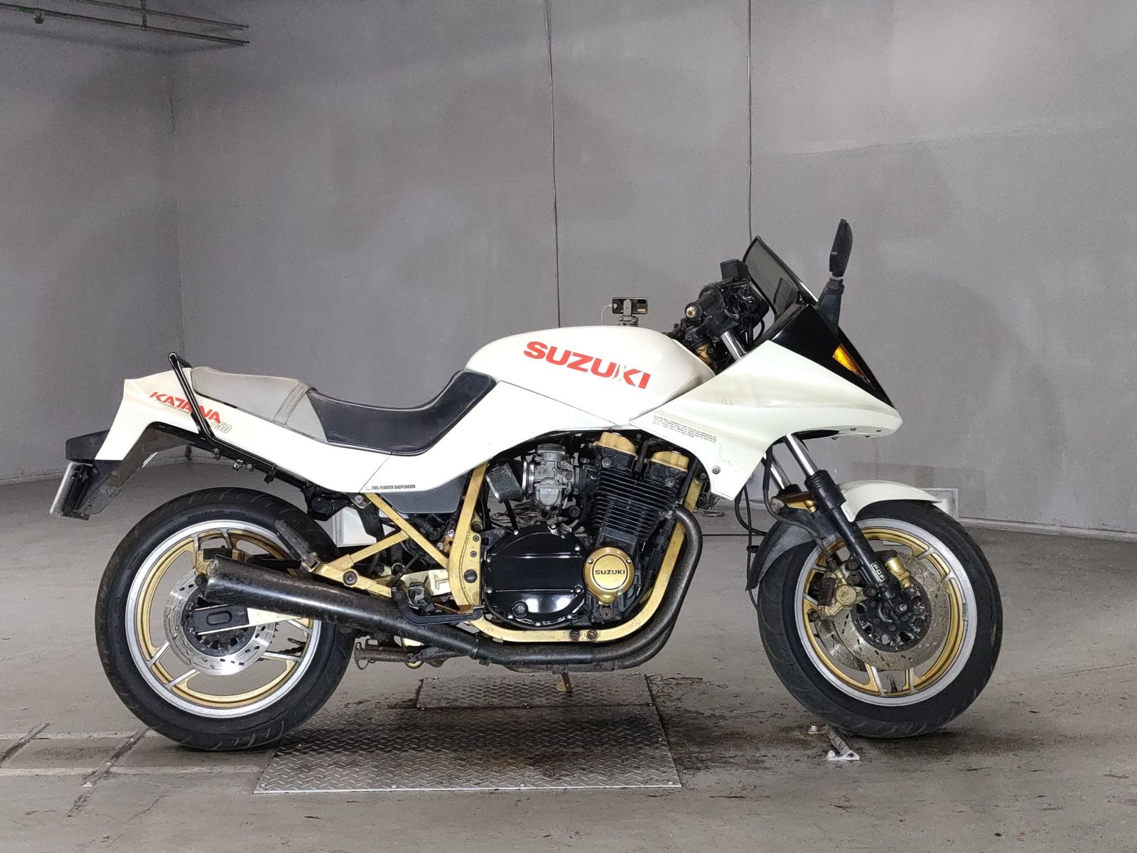Suzuki GSX750S KATANA 1985