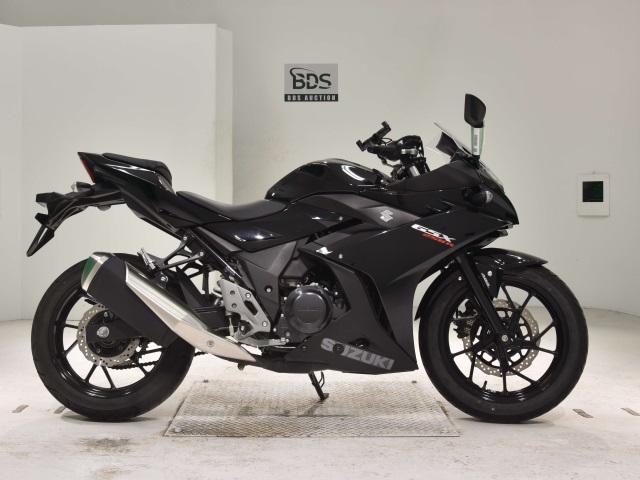 Suzuki GSX250RA