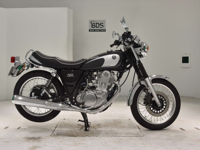 Yamaha SR400 2021