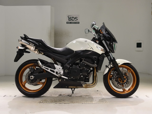 Suzuki GSR400 2011
