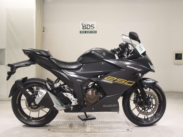 Suzuki GIXXER250SF