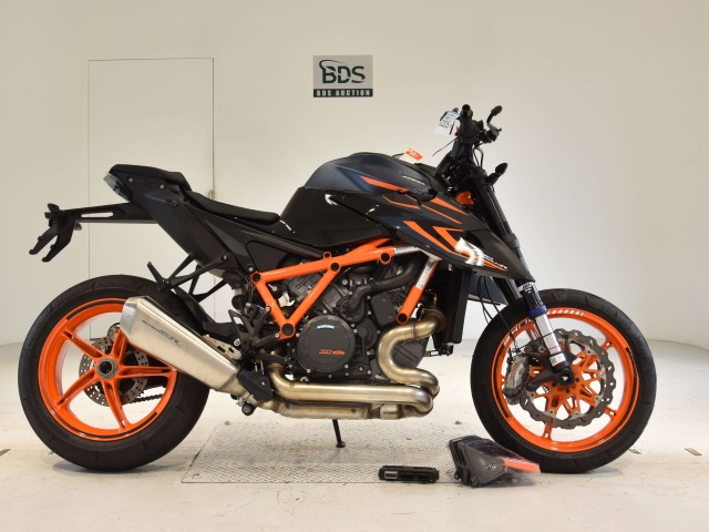 KTM 1290 SUPERDUKE R 2023